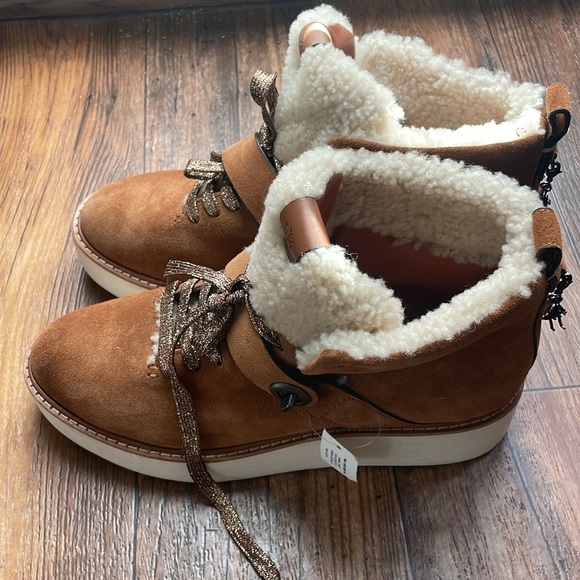 Coach Shoes Coach Urban :Hiker Shearling Platform Boot. Size 10B. New with tag. - Picture 2 of 12